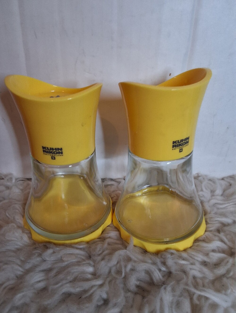 Vintage Kuhn Rikon Switzerland Yellow Glass Salt Pepper Grinders MCM Pair - Picture 7 of 7